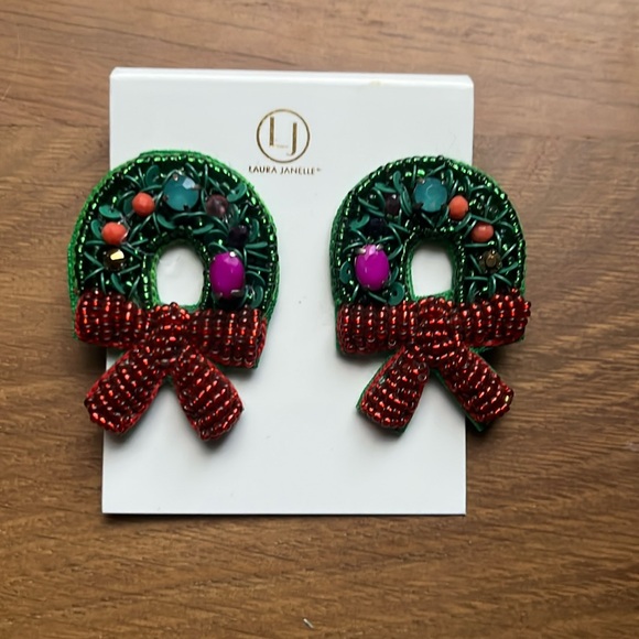Christmas Wreath beaded earrings holiday new with tags - Picture 1 of 3